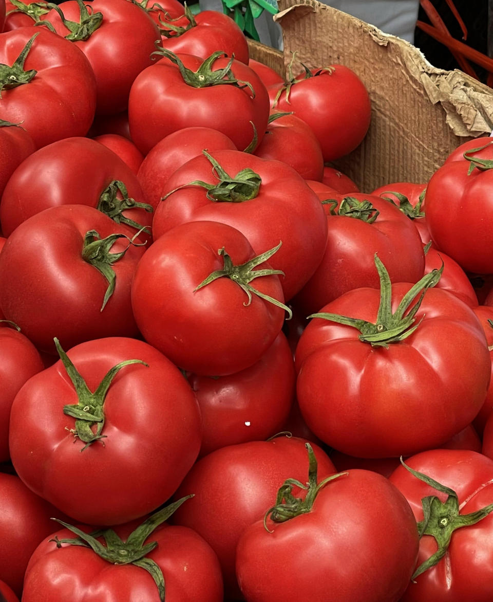 10月通膨率衝破3%、創9個月新高，食物類又以番茄、甜椒漲最兇。圖/取自Getty Images