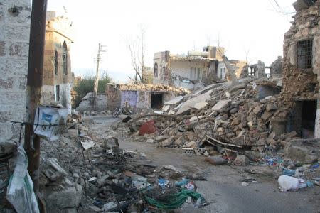 FILE PHOTO: A view of destruction in a street in the southwestern city of Taiz, Yemen March 16, 2017. REUTERS/Anees Mahyoub