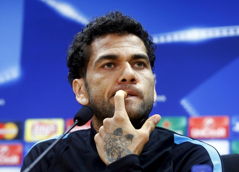 Barcelona&#39;s Dani Alves attends a news conference a day ahead of their Champions League soccer match against AS Roma, at the Joan Gamper training grounds outside Barcelona, Spain, November 23, 2015. REUTERS/Albert Gea