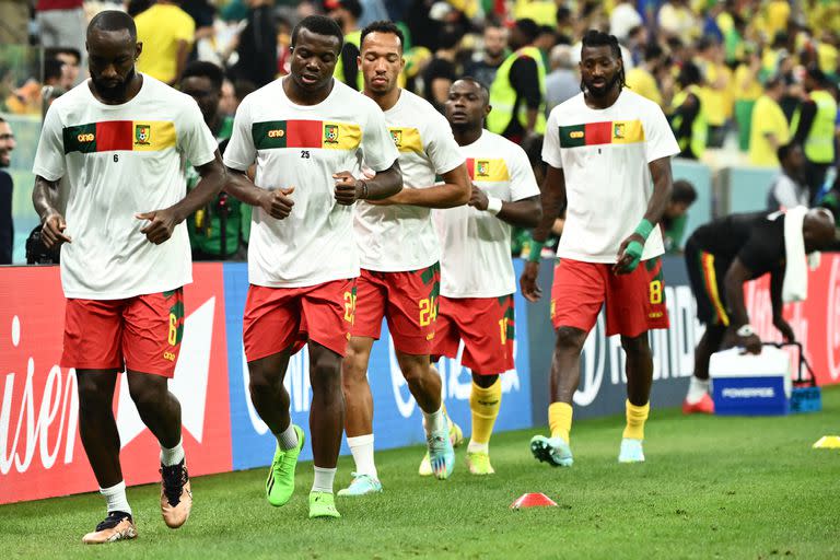 Cameroon's players warm up ahead of the Qatar 2022 World Cup Group G football match between Cameroon and Brazil at the Lusail Stadium in Lusail, north of Doha on December 2, 2022. (Photo by Jewel SAMAD / AFP)