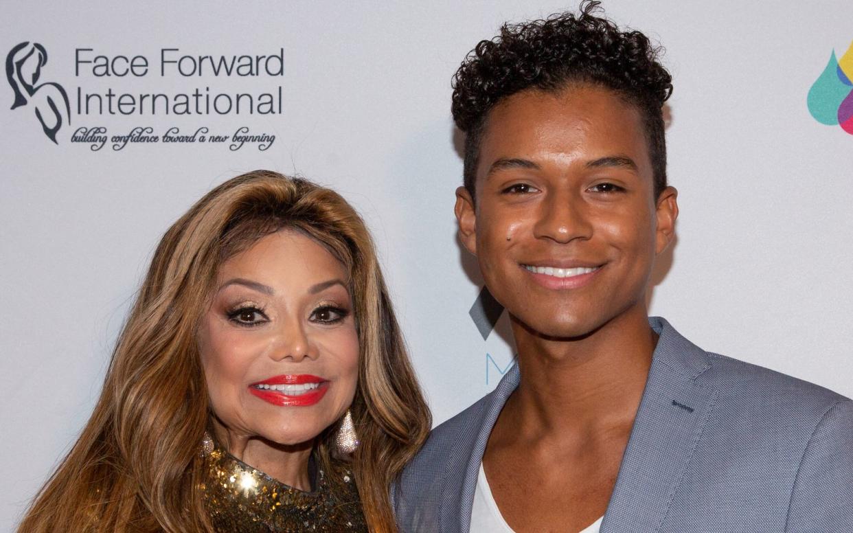 Die Familie um La Toya Jackson hat allen Grund zur Freude: Jaafar Jackson, der Neffe des verstorbenen Michael Jackson, wird im geplanten Biopic die Musiklegende verkörpern. (Bild: 2019 Getty Images/Gabriel Olsen)