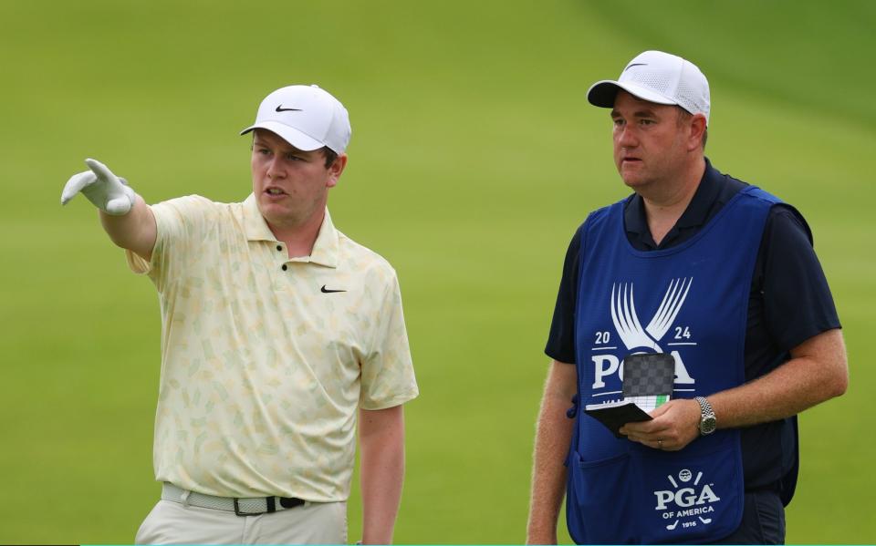 Bob MacIntyre speaking to his caddie