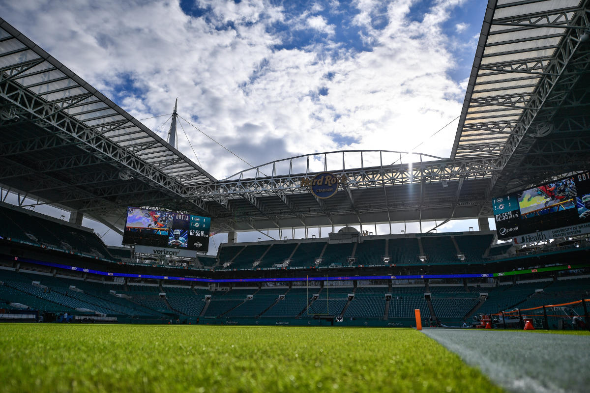 Miami Marlins adjusting to fake crowd noise in empty stadium