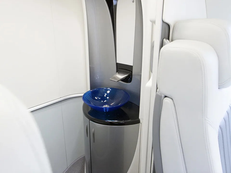 HondaJet Elite II lavatory.