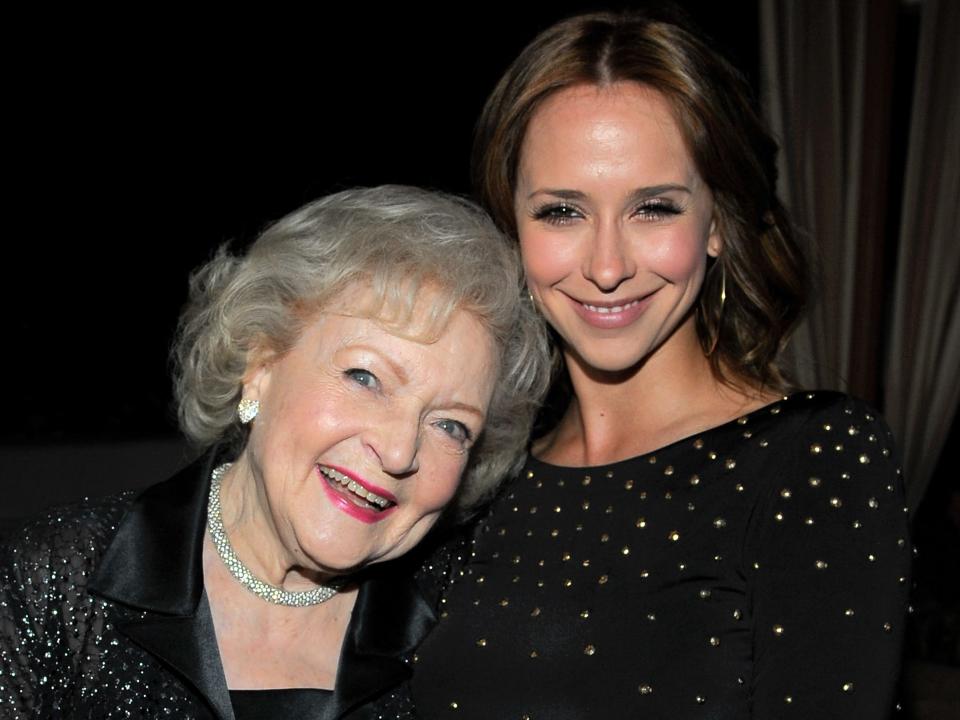 betty white jennifer love hewitt