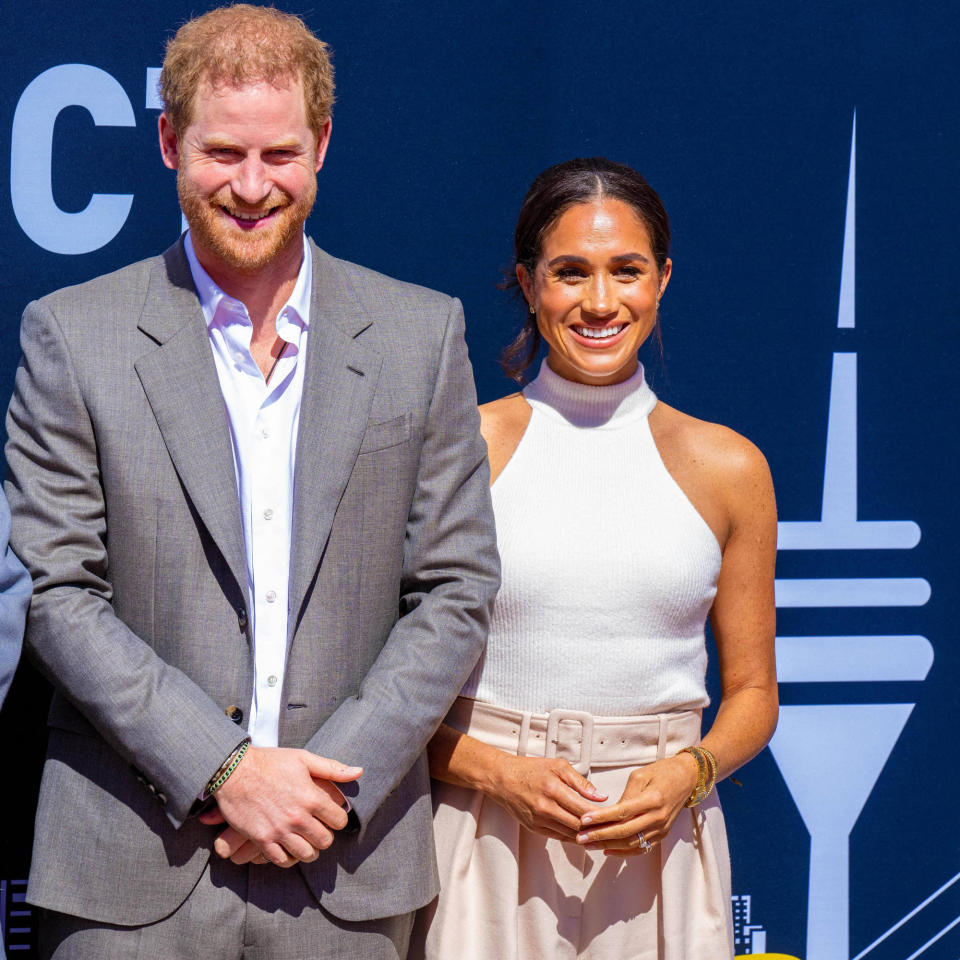 Prince Harry and Meghan Markle Cozy Up for the Kiss Cam at Los Angeles Lakers Game