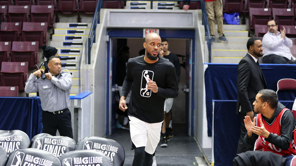 The Raptors 905 enter the court prior to tip-off.