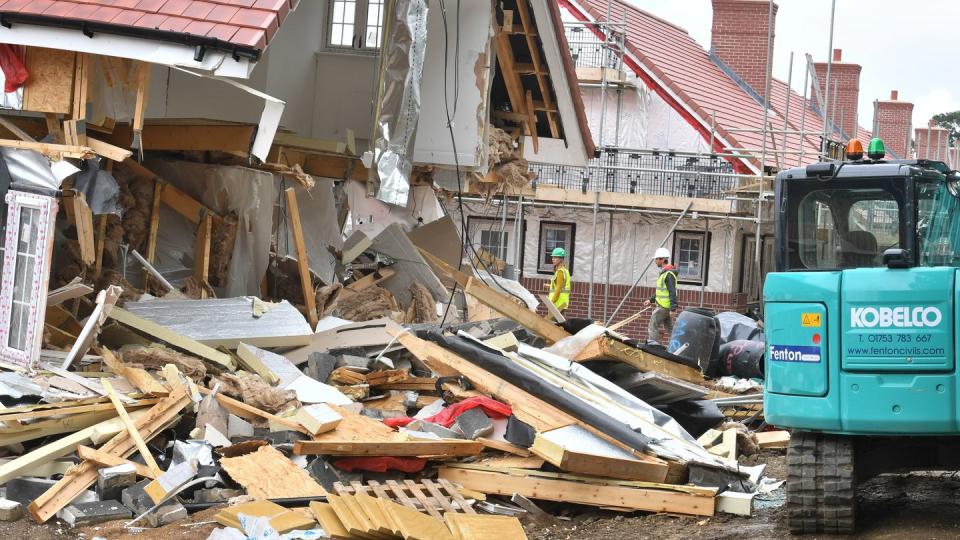 Nicht alle demolierten Häuser können noch gerettet werden, dieses dürfte dazugehören. Foto: John Stillwell/Press Association Images