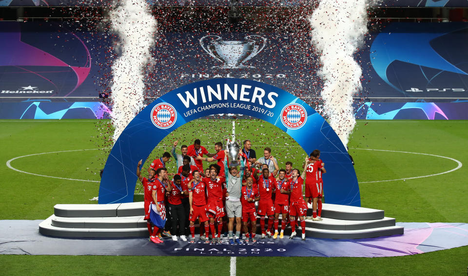 LISBON, PORTUGAL - AUGUST 23: Manuel Neuer, captain of FC Bayern Munich lifts the UEFA Champions League Trophy following his team's victory in the UEFA Champions League Final match between Paris Saint-Germain and Bayern Munich at Estadio do Sport Lisboa e Benfica on August 23, 2020 in Lisbon, Portugal. (Photo by Julian Finney - UEFA/UEFA via Getty Images)