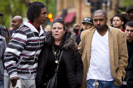 Andrea Irwin (C), mother of Tony Robinson Jr., marches along Williamson Street after a prosecutor said that a police officer will not face charges in the fatal shooting of an unarmed 19-year-old biracial man, in Madison, Wisconsin May 12, 2015. REUTERS/Ben Brewer