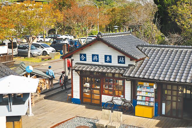 「唐山移民文化旅遊帶─新竹縣合興十分寮整體觀光環境整備工程」27日於新竹縣合興車站旁辦理動土儀式，將透過興建中的園區景觀整備優化，串聯桃園及苗栗遊憩資源。（邱立雅攝）