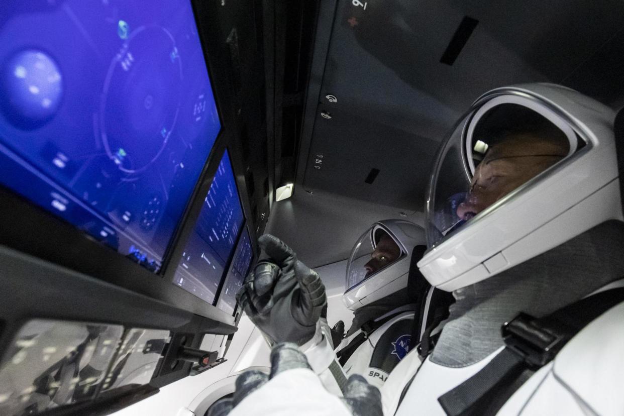 Testing of touchscreen control dashboard of the Crew Dragon: SpaceX