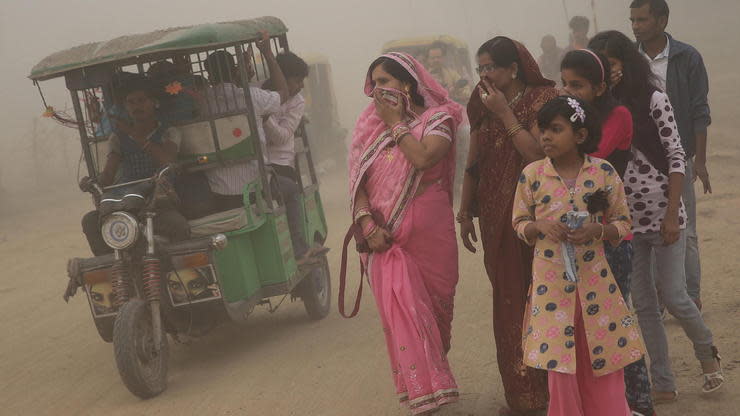 Während China im Kampf gegen die Luftverschmutzung Erfolge erzielt, wird das Problem in Indien immer drastischer. Wegen der Gesundheitsgefahren läuft den Unternehmen hochqualifiziertes Personal davon.