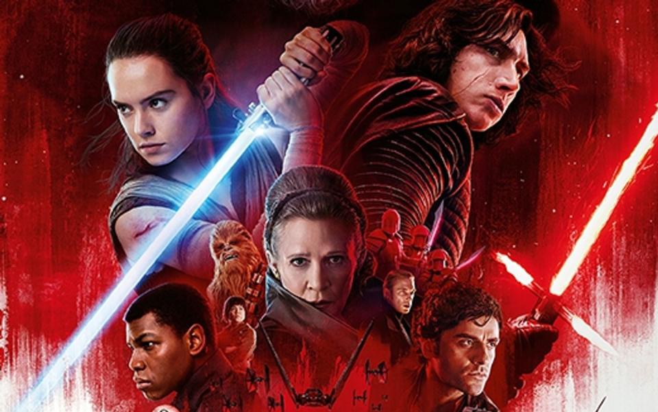 "Star Wars: Die letzten Jedi" ist der bisher längste Film der "Star Wars"-Reihe. Das Mittelstück der neuen Trilogie dauert inklusive Abspann 150 Minuten und geht damit acht Minuten länger als "Angriff der Klonkrieger" und "Der Aufstieg Skywalkers", die beide 142 Minuten lang sind. (Bild: Disney / Lucasfilm)