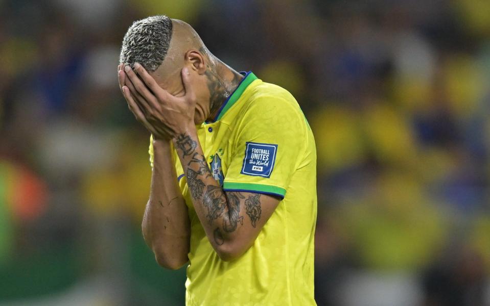 Richarlison hangs his head - Richarlison to seek ‘psychological help’ after difficult international window with Brazil