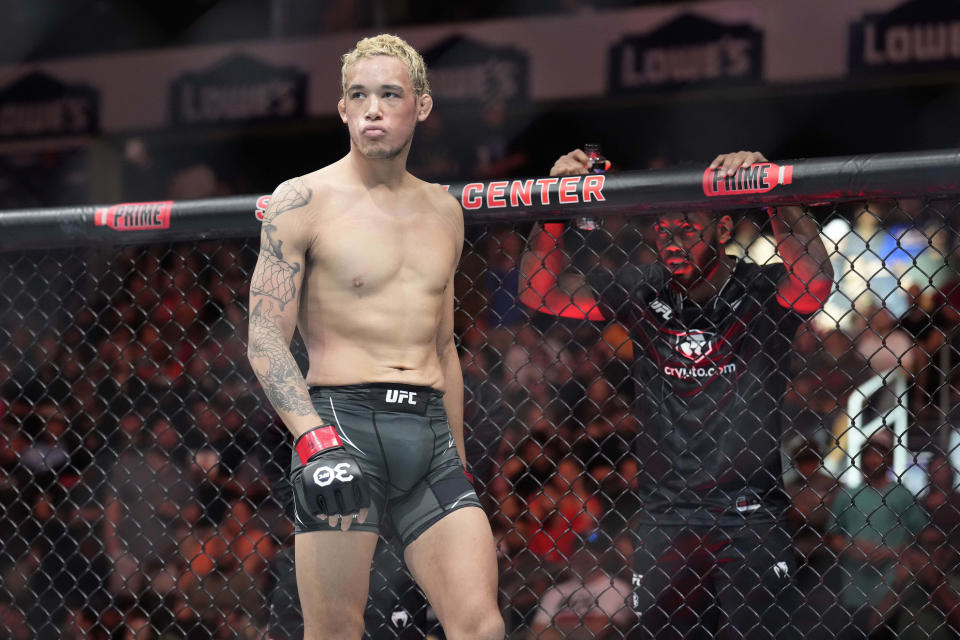 May 13, 2023; Charlotte, North Carolina, USA; Bryan Battle (red gloves) prepares to fight Gabe Green (blue gloves) in a welterweight bout during UFC Fight Night at Spectrum Center. Mandatory Credit: Jim Dedmon-USA TODAY Sports