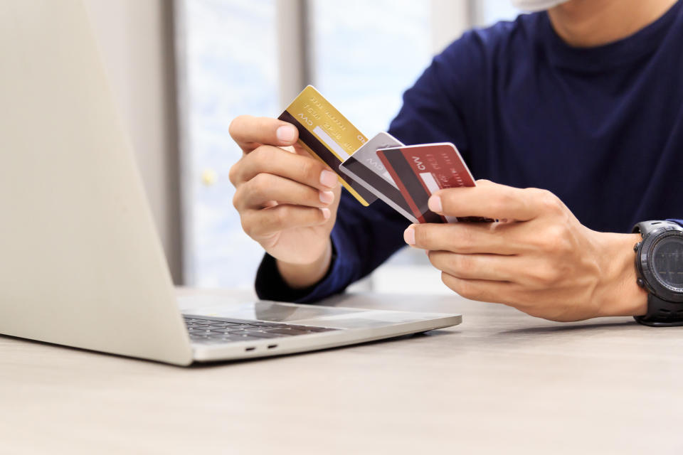 Las tarjetas de crédito deberían ser solo una forma de pago, no una forma de pedir dinero prestado. Foto: Getty Images. 