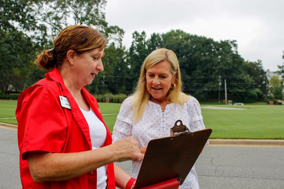 Becky Griffin discusses research with Marty Kemp, First Lady of Georgia.