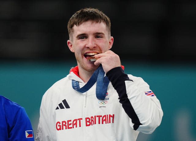 Harry Hepworth biting his medal