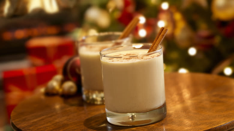 Eggnog mugs with cinnamon sticks