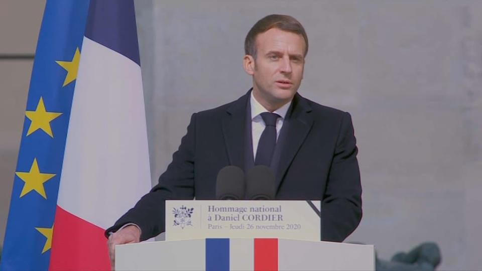 Emmanuel Macron aux Invalides.  - BFMTV