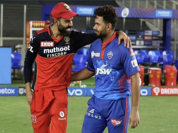 RCB skipper Virat Kohli with DC skipper Rishabh Pant (Photo/ Ravi Shastri Twitter)