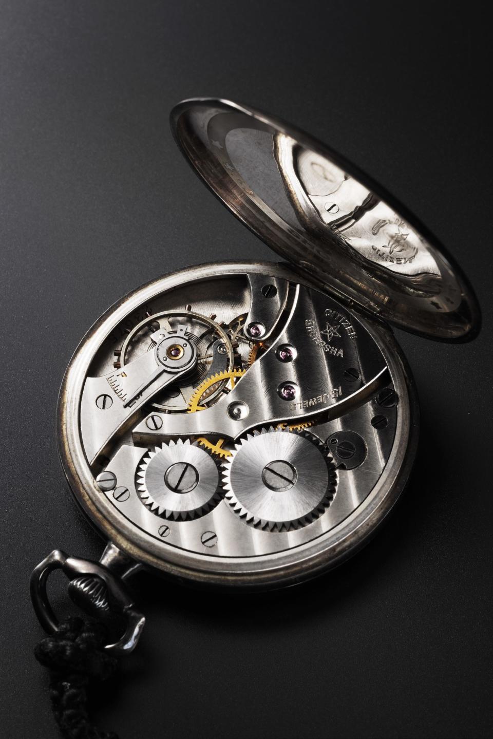 此為當年的懷錶機芯，不難發現全新Caliber 0270手上鍊機芯有借鏡歷史機芯設計。