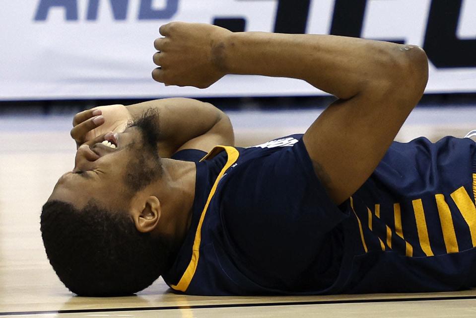 Darius Banks of the Chattanooga Mocs reacts after a play against the Illinois Fighting Illini during the second half in the first round game.