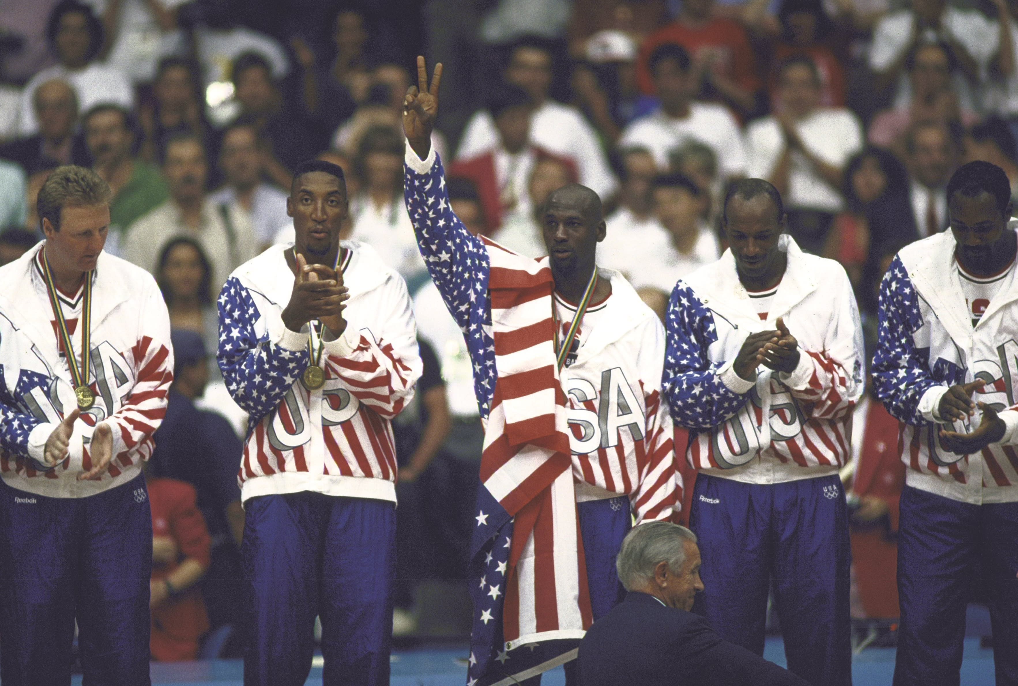 SPAIN - AUGUST 06: Basketball: 1992 Summer Olympics, (L-R) USA Larry Bird, Scottie Pippen, Michael Jordan, Clyde Drexler, and Karl Malone victorious with USA flag after winning final game, Barcelona, ESP 8/8/1992 (Photo by Richard Mackson/Sports Illustrated via Getty Images) (SetNumber: X43178)