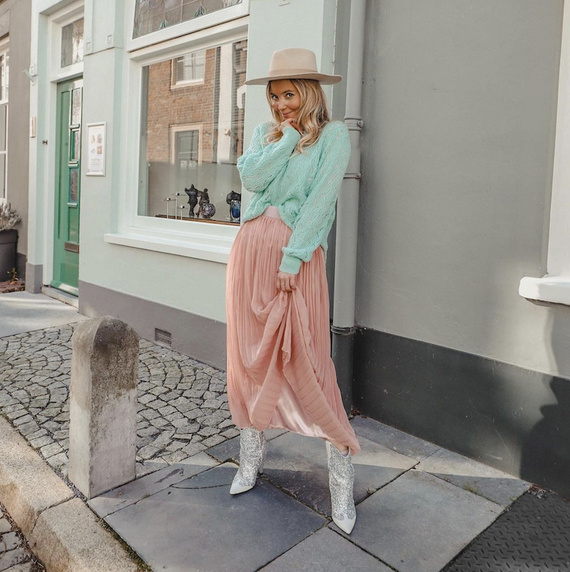 easter outfit ideas mint sweater and pleated pink tulle skirt