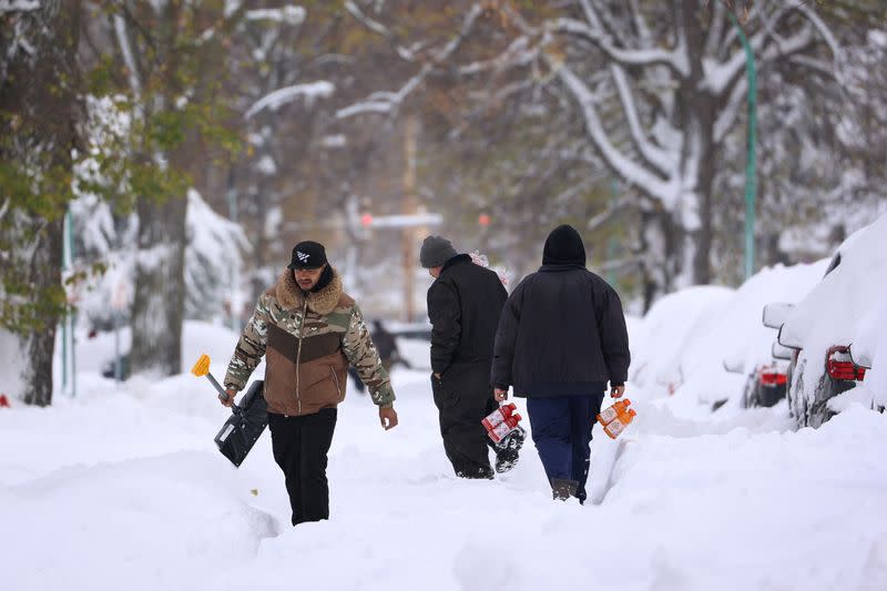 Residents brace for snowstorm in Buffalo, New York