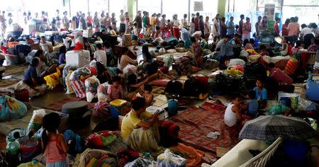 Residents take shelter at a basketball covered court after they were evacuated at the height of Typhoon Kalmaegi in Marikina, Metro Manila September 15, 2014. REUTERS/Erik De Castro