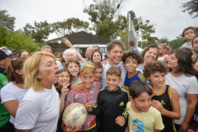 Kicillof detesta que le vayan a pedir plata, algo que está al tope de las prioridades de cualquier barón del conurbano. Una parte de las discusiones entre Máximo Kirchner y su madre giran alrededor de esa práctica del gobernador. 