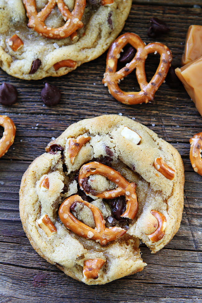 <strong>Get the <a href="http://www.twopeasandtheirpod.com/salted-caramel-pretzel-chocolate-chip-cookies/" target="_blank">Salted Caramel Pretzel Chocolate Chip Cookies recipe</a>&nbsp;from Two Peas and their Pod</strong>