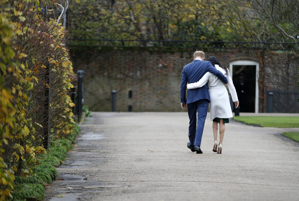 Können die Verbalangriffe die Liebe Harrys und Meghans Liebe beeinflussen? (Bild: AP Photo/Alastair Grant)