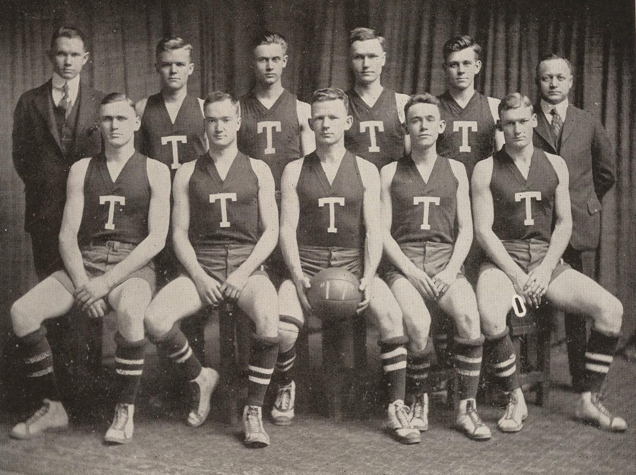 Lum Reeder (front row, second from left) was Tennessee basketball's first 40-point scorer.