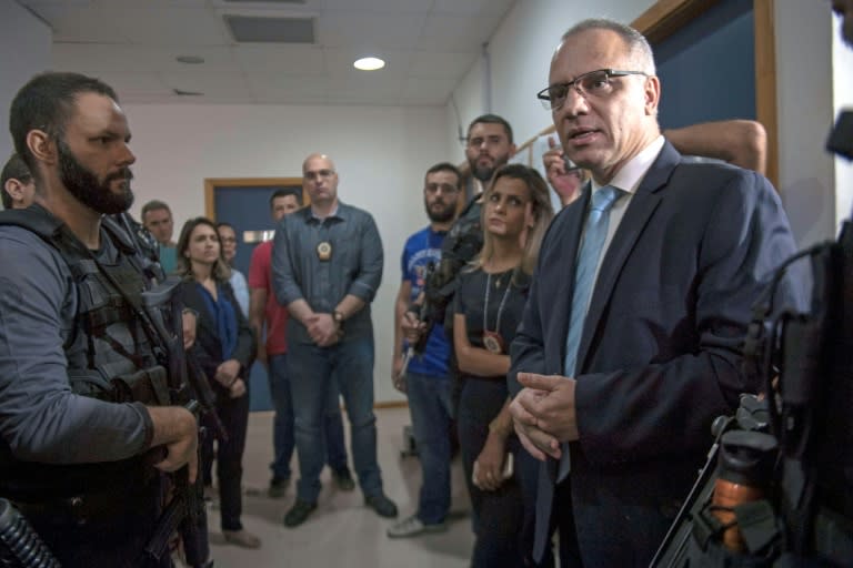 Rio de Janeiro's Security Chief Roberto Sa speaks with members of the civil police unit who took part in the arrest of Rogerio 157