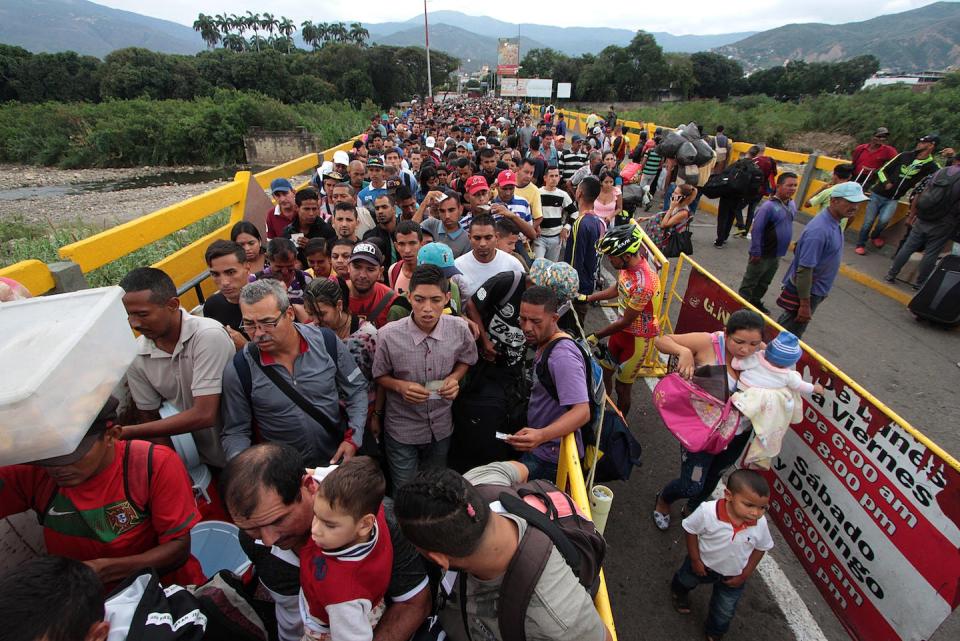 The sudden influx of Venezuelan migrants into Colombia prompted the Colombian government to put in place a plan in 2021 to lower the risk of genocide. <a href="https://media.gettyimages.com/id/916656370/photo/topshot-venezuela-crisis-colombia-border.jpg?s=1024x1024&w=gi&k=20&c=UZFTJC0xt87zzUtReeN-pLqkRGaYvGJiYAIw03EDi5w=" rel="nofollow noopener" target="_blank" data-ylk="slk:George Castellanos/AFP via Getty Images;elm:context_link;itc:0;sec:content-canvas" class="link ">George Castellanos/AFP via Getty Images</a>