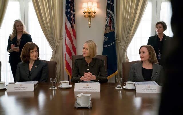 Netflix Robin Wright (center) on 'House of Cards'