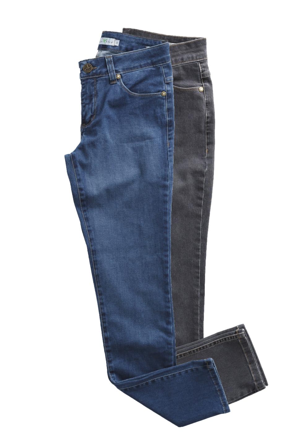 Beija Flor jeans are made with fabric technology called Emana that reduces the appearance of cellulite.