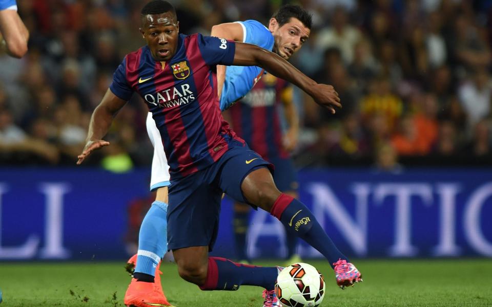 Adama Traore (L) of FC Barcelona is challenged by Blerim Dzemaili of SSC Napoli - Getty Images