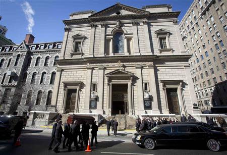 The casket of actor Philip Seymour Hoffman arrives at St. Ignatius church for his funeral in the Manhattan borough of New York February 7, 2014. REUTERS/Carlo Allegri