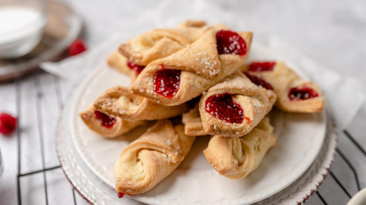 Puff Pastry with Cream Cheese Filling - Cook Like Czechs