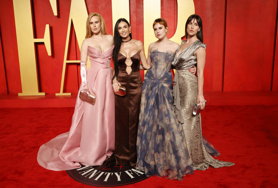 TOPSHOT - US actress Demi Moore (2L) and daughters Rumer Willis (L), Tallulah Willis (2R) and Scout LaRue Willis (R) attend the Vanity Fair Oscars Party at the Wallis Annenberg Center for the Performing Arts in Beverly Hills, California, on March 10, 2024. (Photo by Michael TRAN / AFP) (Photo by MICHAEL TRAN/AFP via Getty Images)