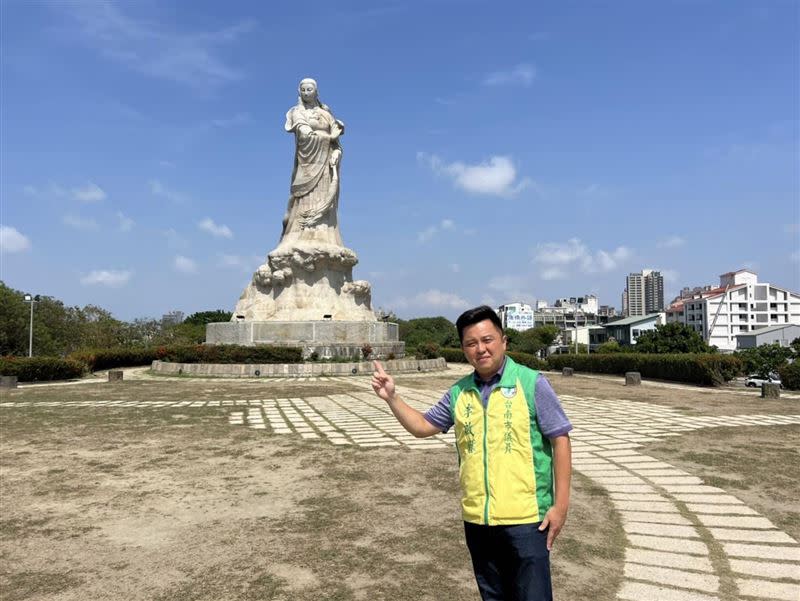 安平林默娘公園裡的林默娘，被民眾發現「需要幫忙」，原因曝光。（圖／翻攝李啟維臉書）