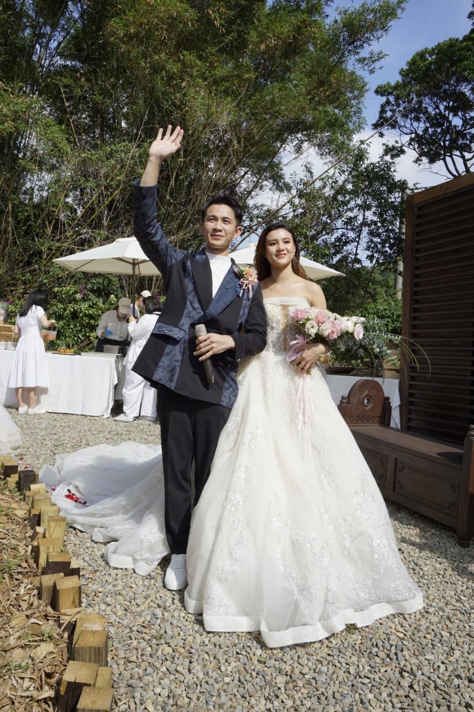曾子益與香港籍太太Jackie，於24日完成台灣婚禮。（圖／傳軒媒體提供）