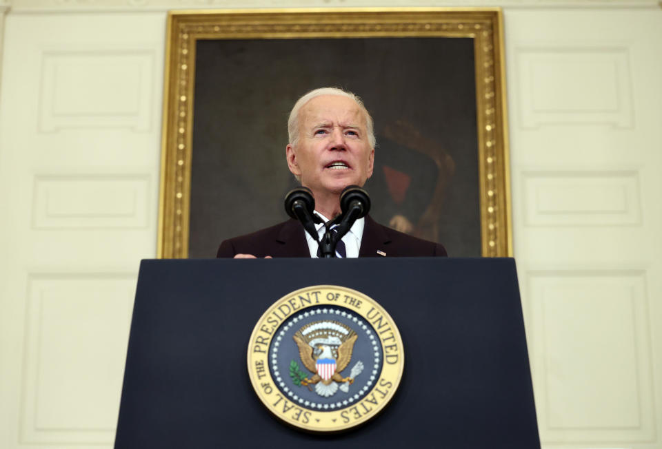 WASHINGTON, DC - SEPTEMBER 09: U.S. President Joe Biden speaks about combatting the coronavirus pandemic in the State Dining Room of the White House on September 9, 2021 in Washington, DC. As the Delta variant continues to spread around the United States, Biden outlined his administration's six point plan, including a requirement that all federal workers be vaccinated against Covid-19. Biden is also instructing the Department of Labor to draft a rule mandating that all businesses with 100 or more employees require their workers to get vaccinated or face weekly testing. (Photo by Kevin Dietsch/Getty Images)