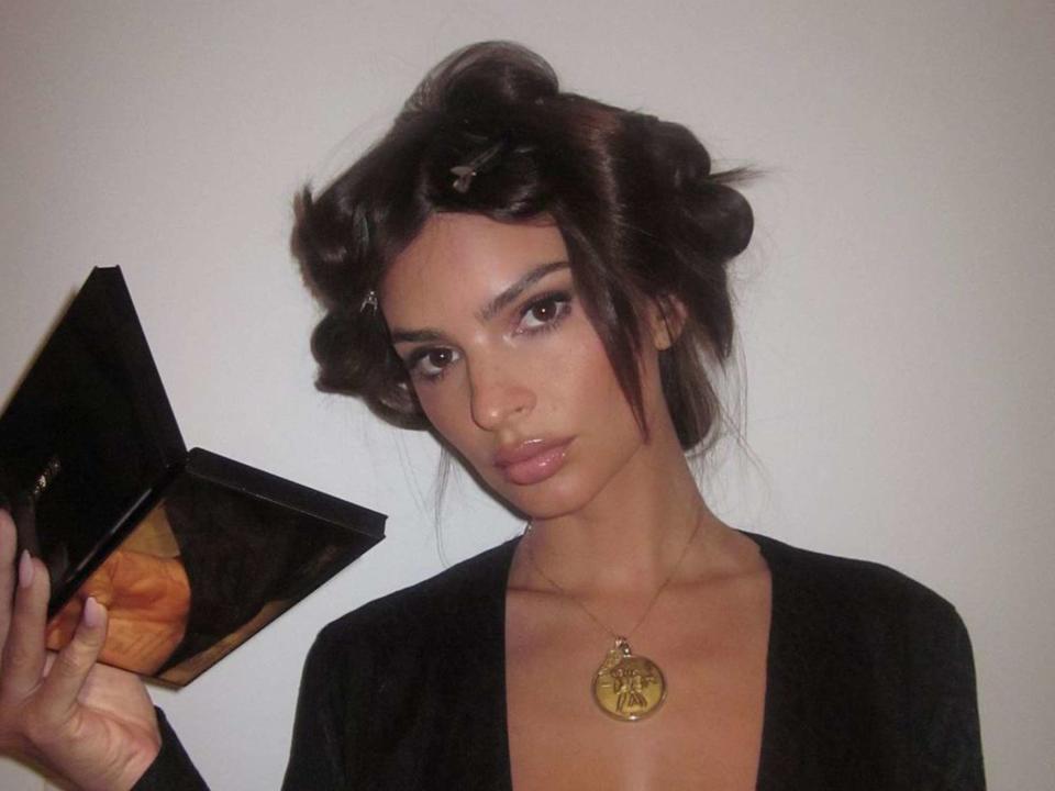 <p><a href="https://www.instagram.com/emrata/">@emrata</a>/instagram</p>