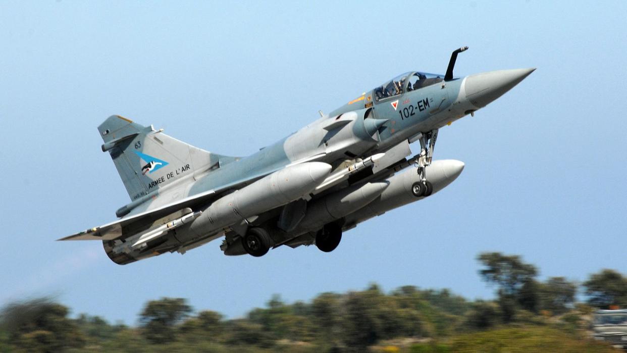 a mirage 2000 5 jet fighter takes off at