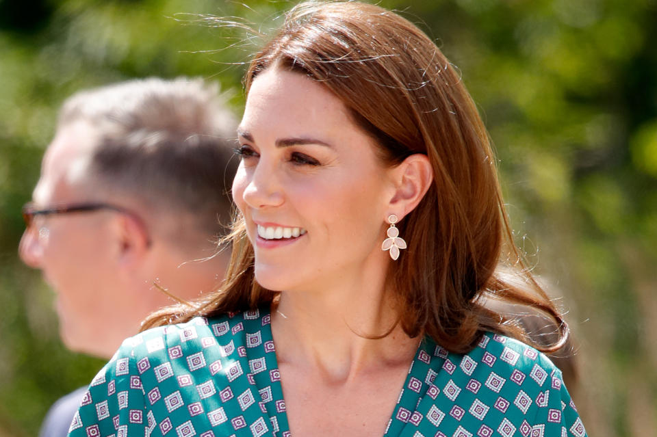 Kate Middleton avec des boucles d'oreille Accessorize